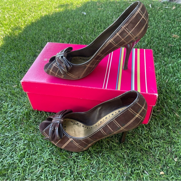 BCBGirls Brown/Tan Plaid With Bows Heels Sz(8) - Picture 3 of 5